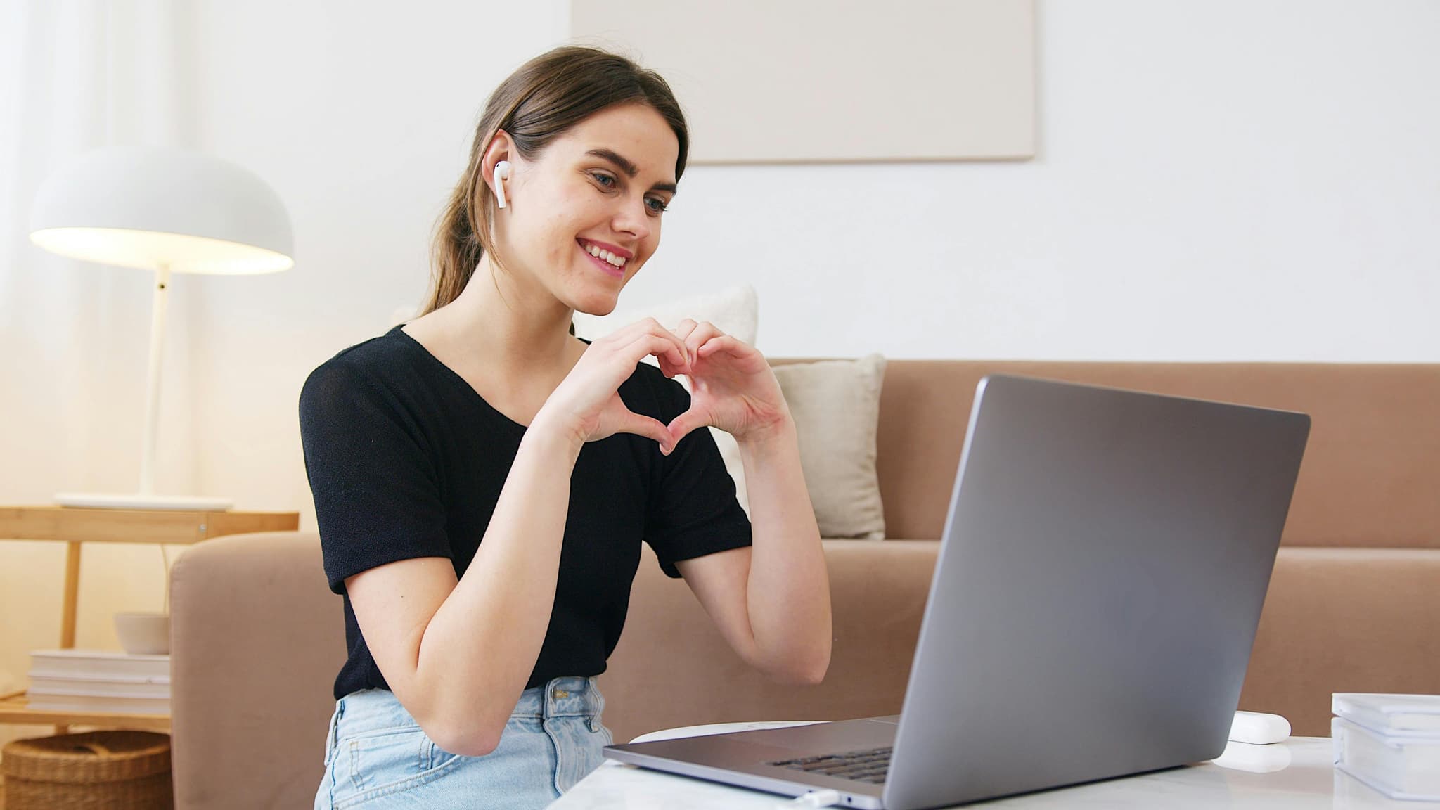 Start a Random Video Chat With StrangerCam and Enjoy Instant 1v1 Chat With Strangers Online